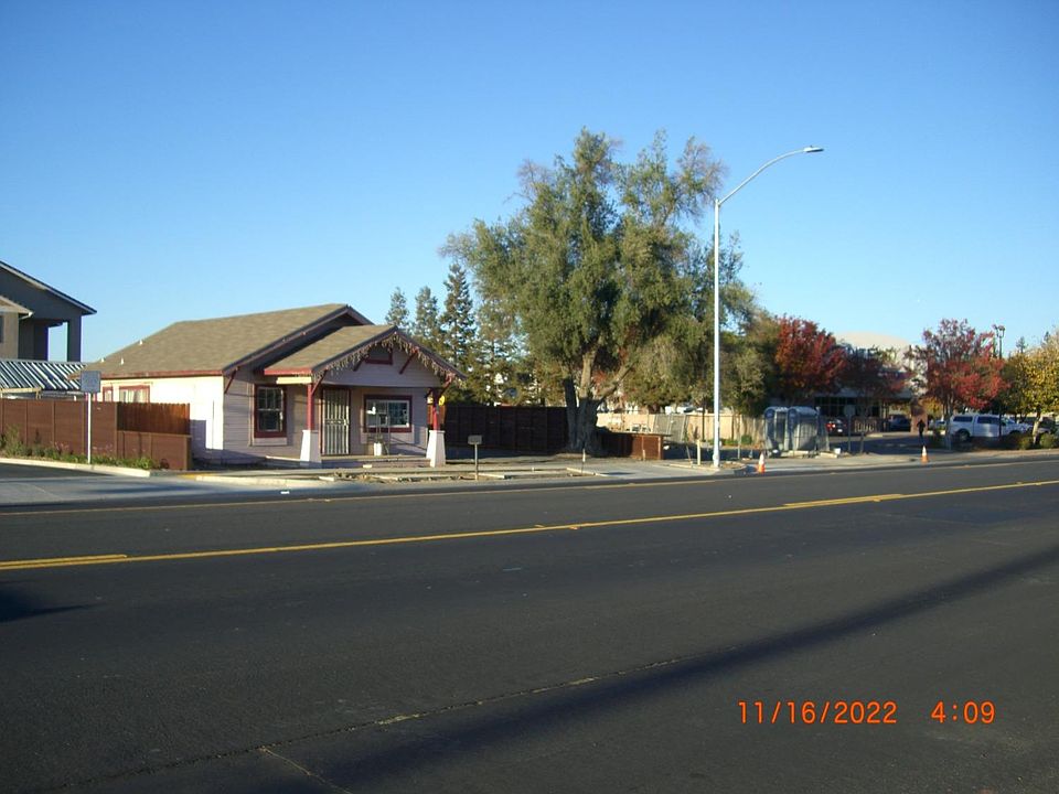 1352 W F St, Oakdale, CA 95361 MLS 221026527 Zillow