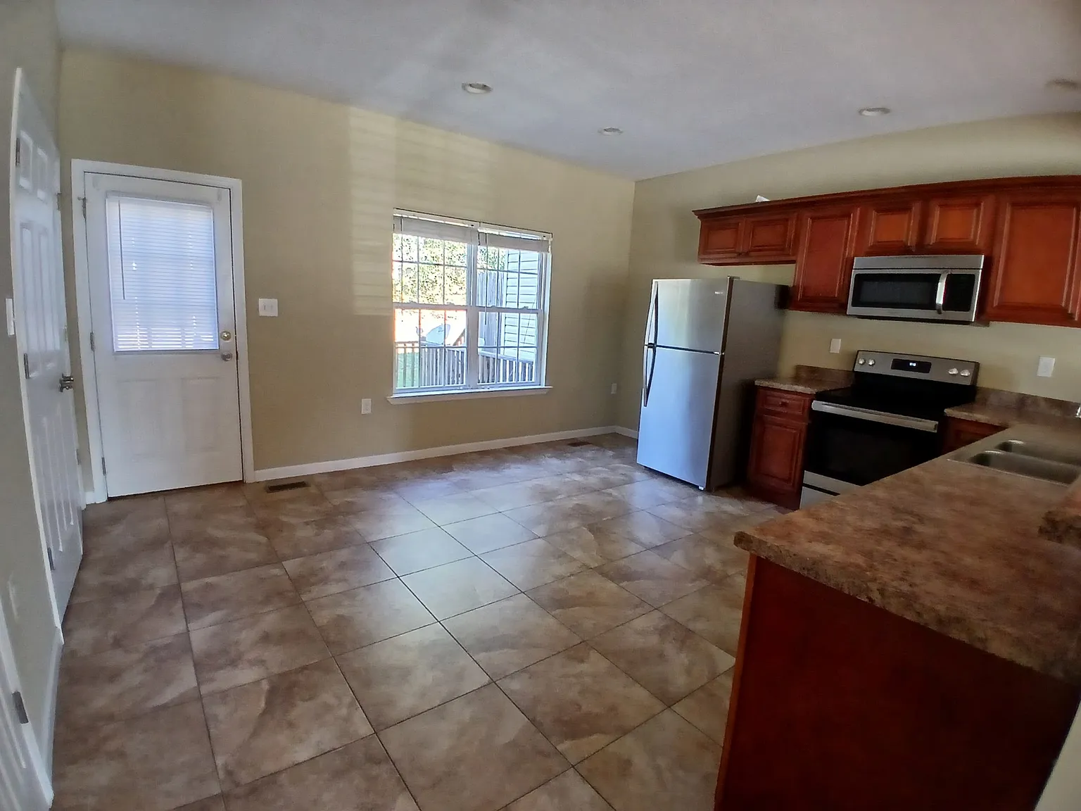2 bed, 2.5 bath, 1224 sqft, $1,400 — Photo 2