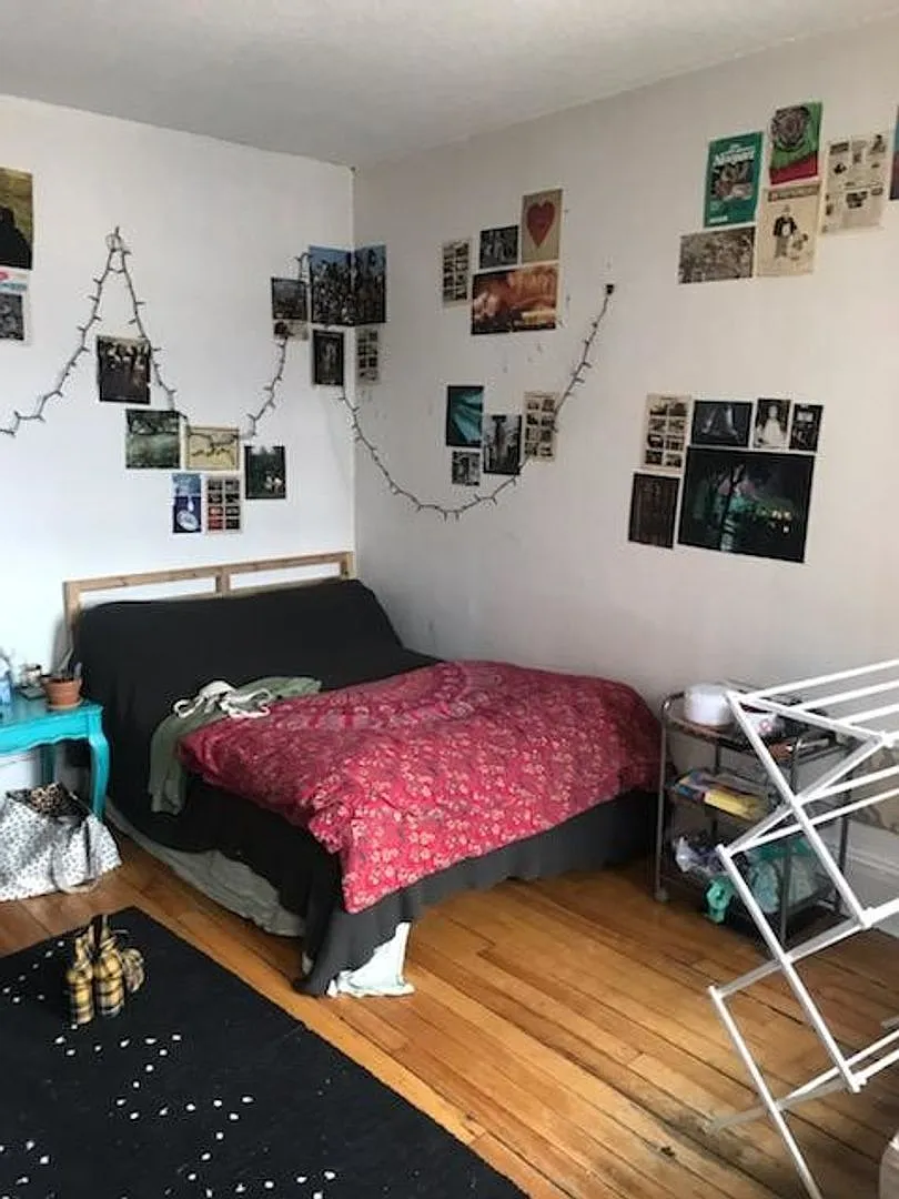 Huge 4 bed in Allston — Photo 1