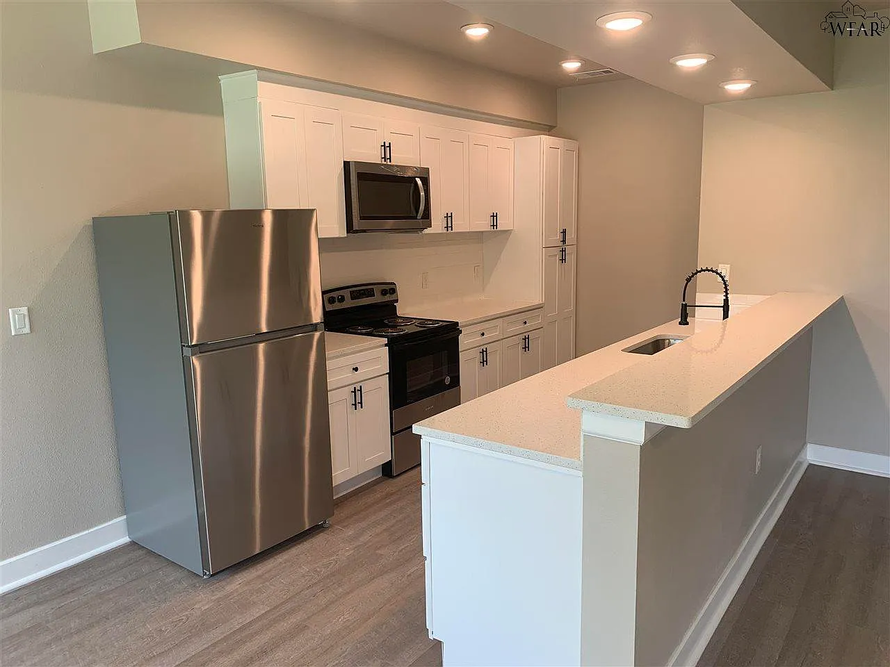 3 bed, 2.5 bath, 1691 sqft, $1,950 — Photo 4