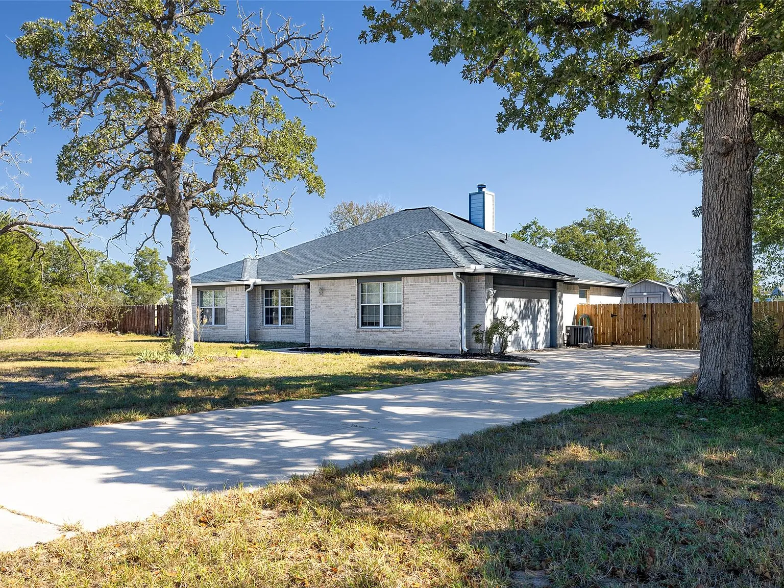 3 bed, 2.0 bath, 1977 sqft, $2,950 — Photo 3