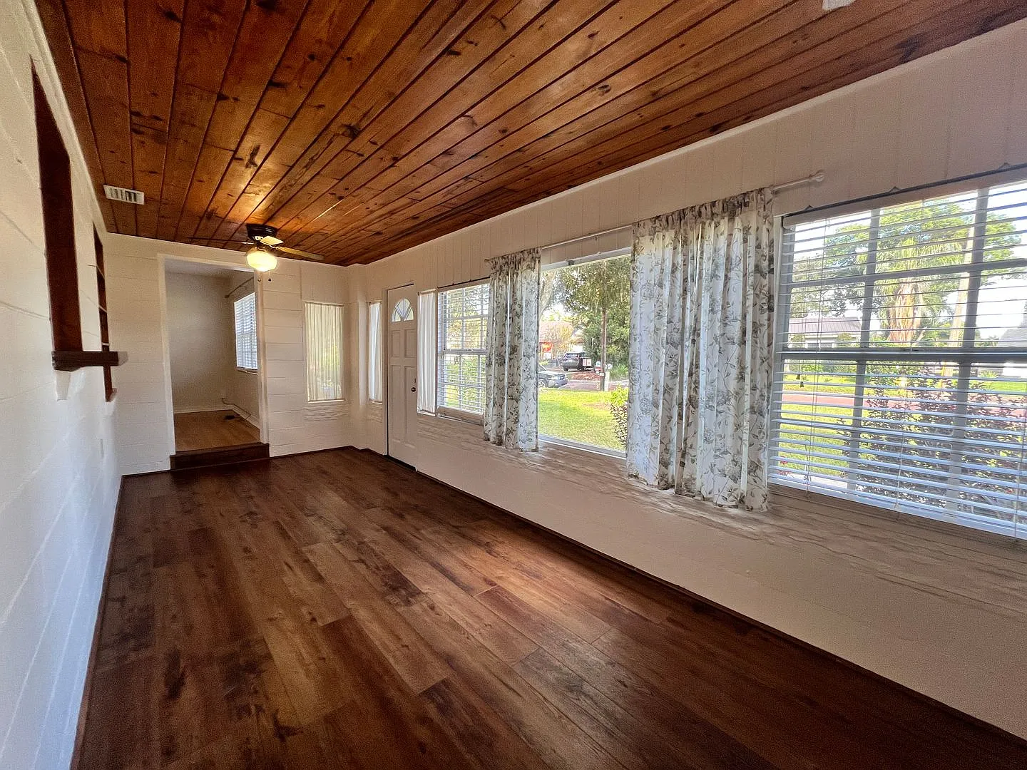 Beautiful 2BR/1BA Near Lake Hollingsworth | Bonus Room + Fenced Yard — Photo 3