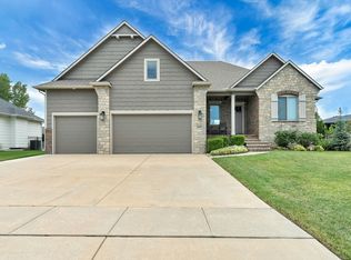 1619 N Lakeside Dr, Andover, KS 67002