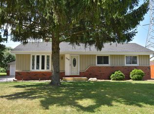 329 S Mayfair Dr, Saukville, WI 53080