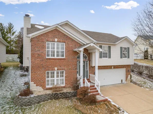 963 Winter Lake Dr, Fenton, MO 63026