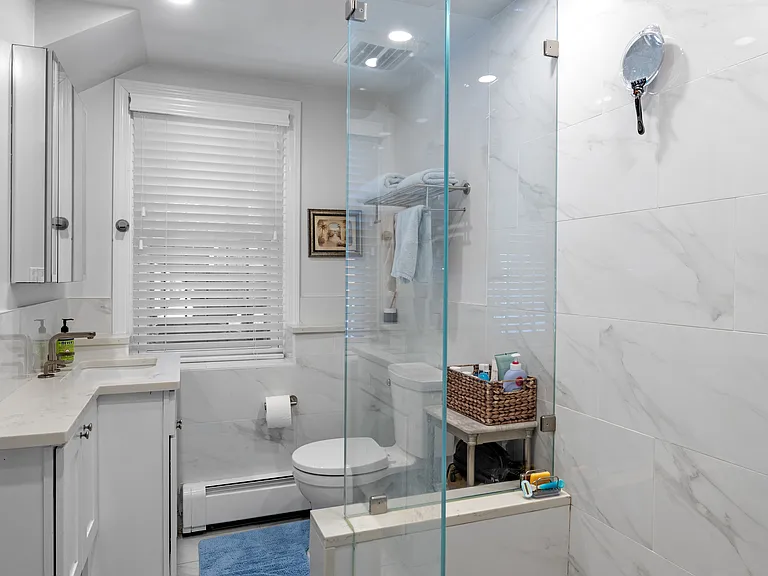139 W 6th St #1 — Photo 16