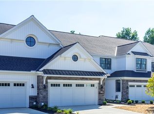 73 Winchester Dr, Akron, OH 44333