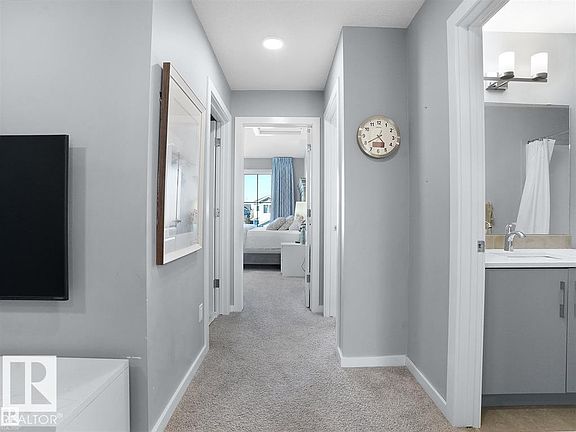5th image of 207 41st Ave NW