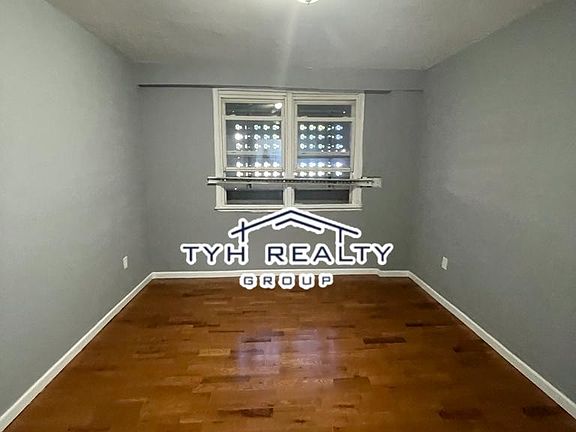 5th image of 300 Lyons Ave APT 1