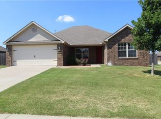 520 Lasso Ln, Centerton, AR 72719