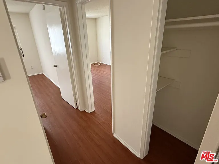 18444 Collins St #4 — Photo 9