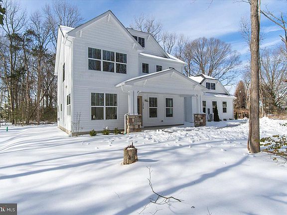 4th image of 1379 McDonald Rd