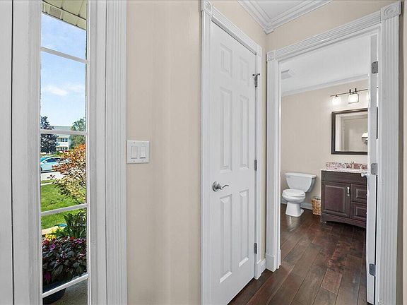 4th image of 13 Edinburgh Ct