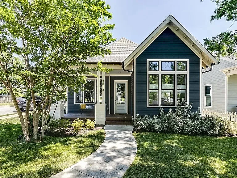 2018 10th Ave S