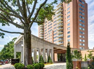 200 W 49th St #106-108, Kansas City, MO 64112