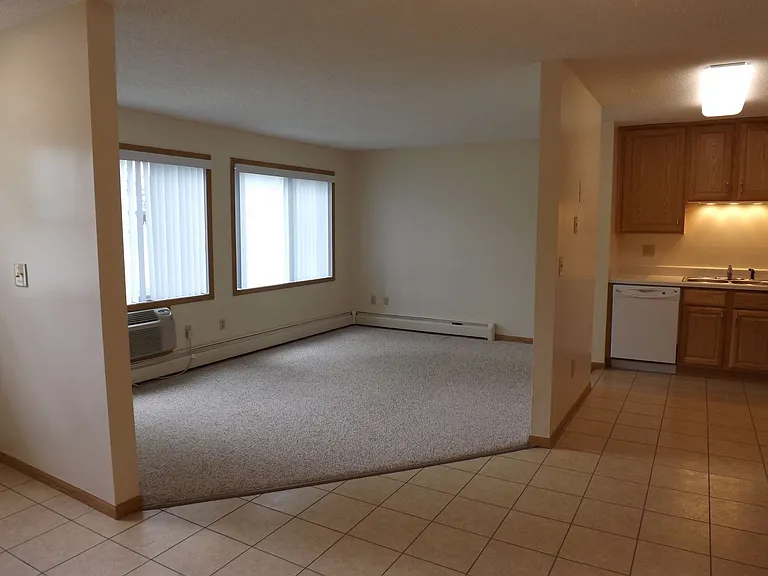 River South Apartments — Photo 7