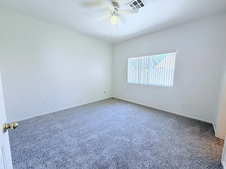 10404 Sloping Hill Ave — Photo 10
