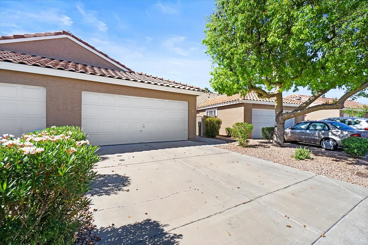 2 bed, 1237 sqft, $1,795 — Photo 3