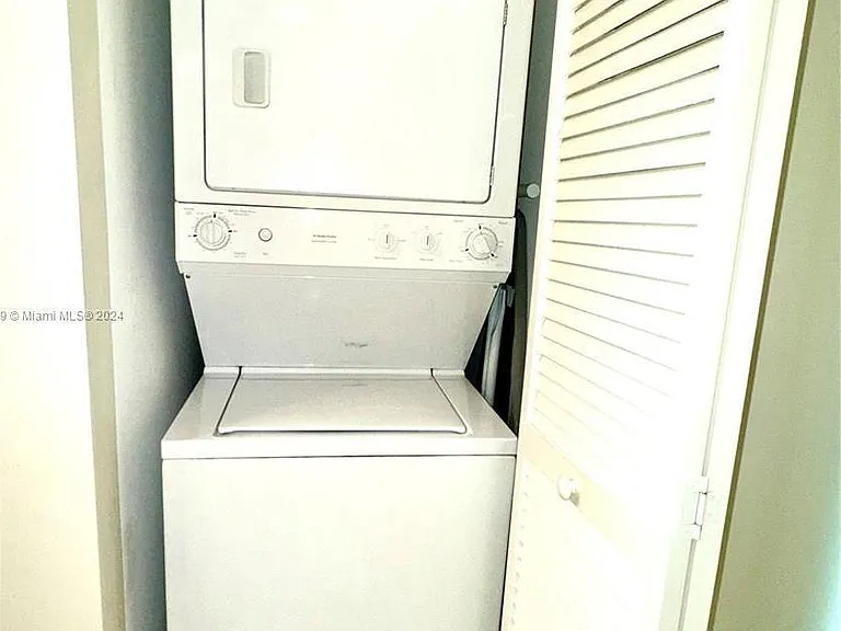79 SW 12th St #10 — Photo 12