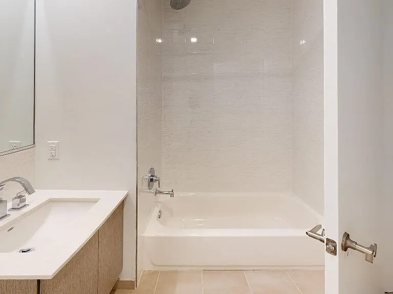 323 Pine St #304 — Photo 8