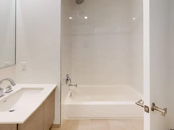 323 Pine Street image 9 of 12