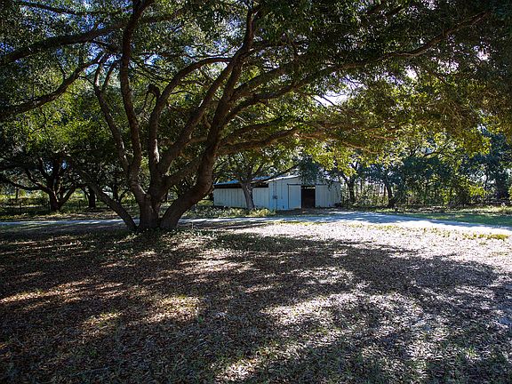 4th image of 9410 Oak Island Ln
