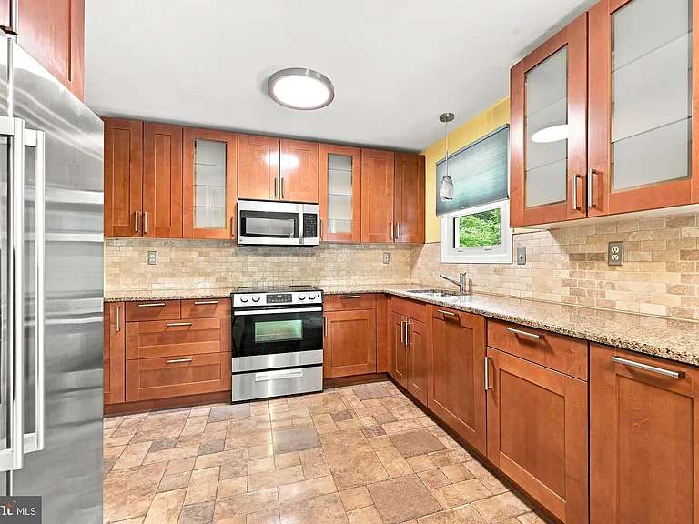 12 Lynn Blvd — Photo 4