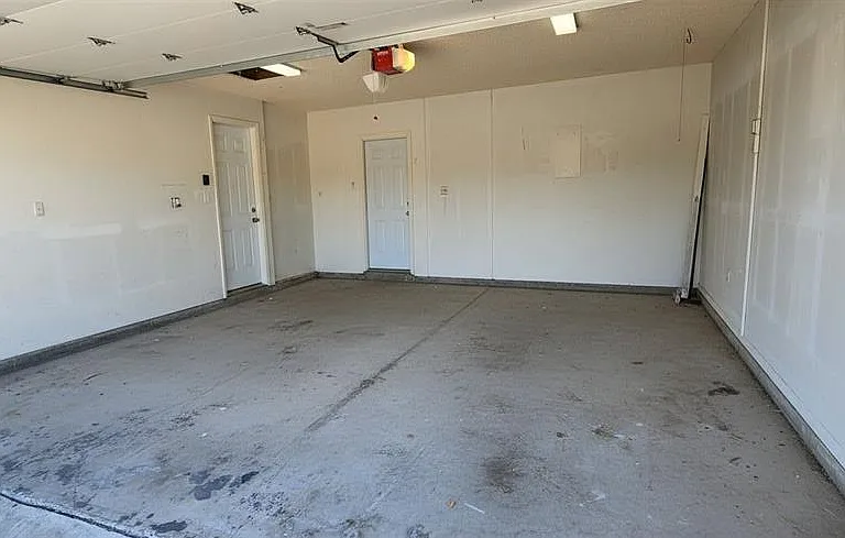 1851 Oak St — Photo 27