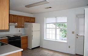 3rd image of 82 Skyway Dr