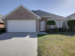 944 Blossomwood Ct, Arlington, TX 76017