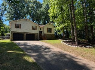 202 Blackhawk Trl, Dallas, GA 30157