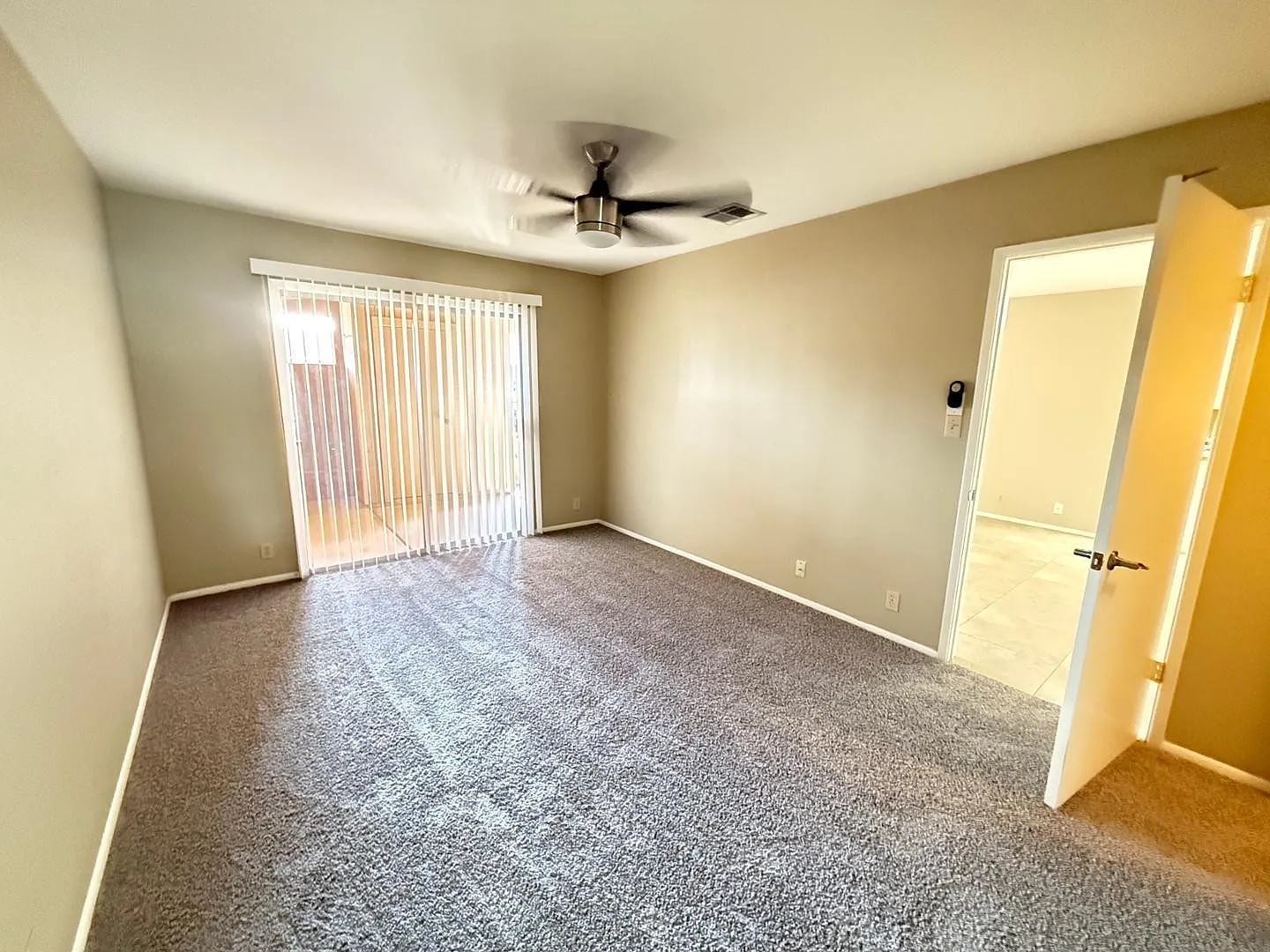 2 bed, 2.0 bath, 863 sqft, $1,425 — Photo 2