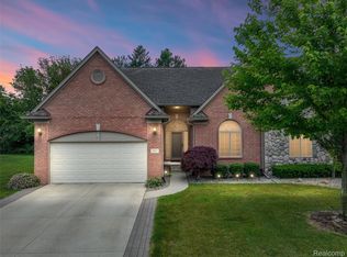 2807 Kentwood Dr, Shelby Township, MI 48316