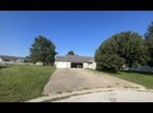 8 Westmoor Ct, Oreana, IL 62554