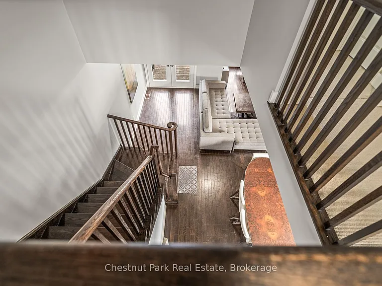 65 Rockmount Cres — Photo 18