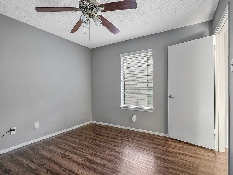 Cedar Point Apartments — Photo 6