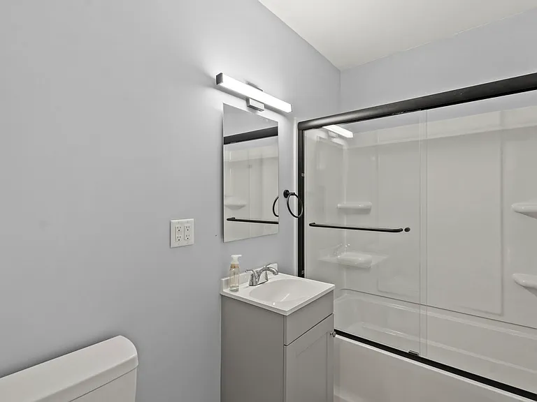 222 W Market St — Photo 16