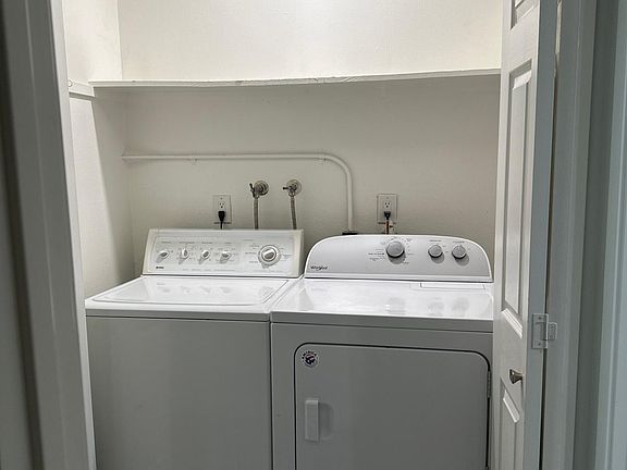 5th image of 2573 Bayshore Ave