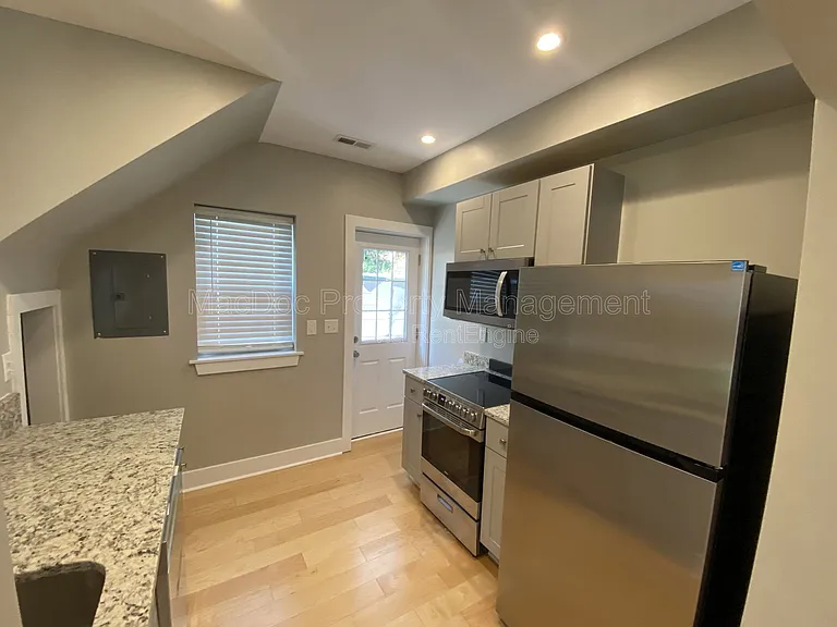 1115 Winchester St #C — Photo 7