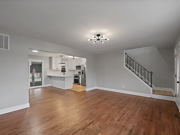 5th image of 3 Blue Grass Dr