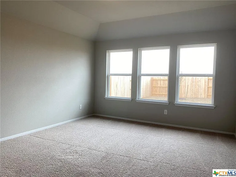 132 Lyndon Dr — Photo 35