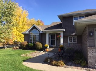 8652 Valley Ridge Ct, Chanhassen, MN 55317