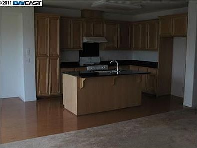 4th image of 362 Karelian St