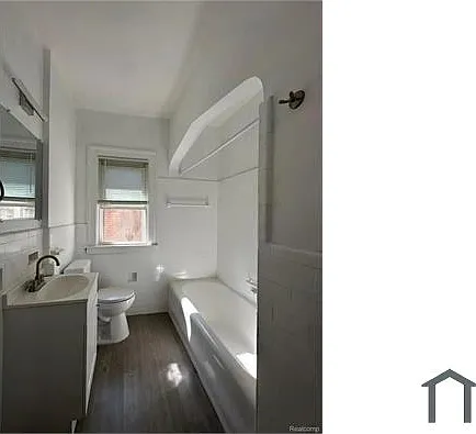 3 bed, 900 sqft, $1,350 — Photo 1