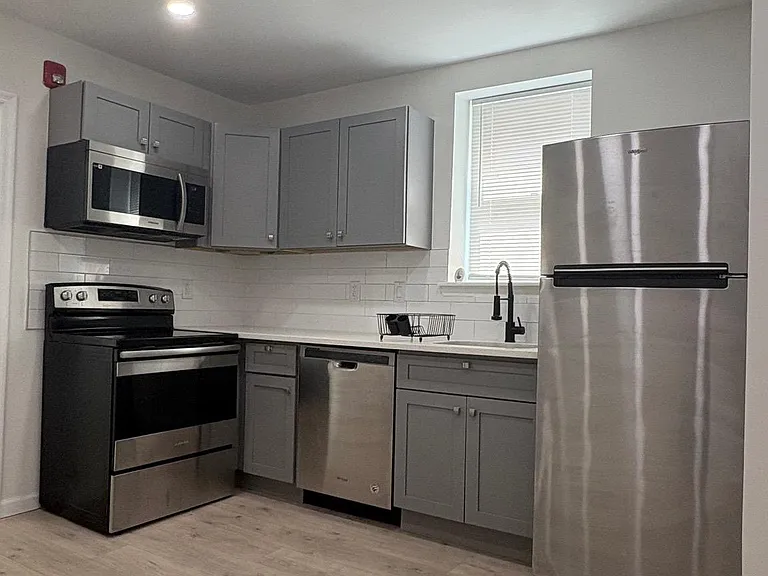 N 52nd St — Photo 8