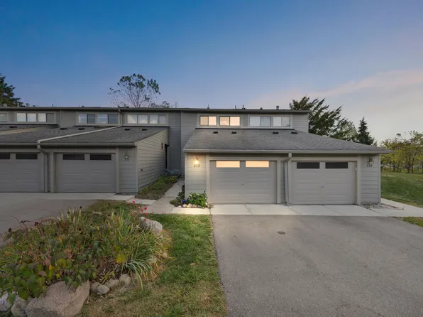 670 Peninsula Ct, Ann Arbor, MI 48105