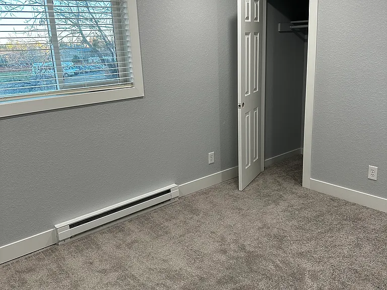 1055 Modred St — Photo 6