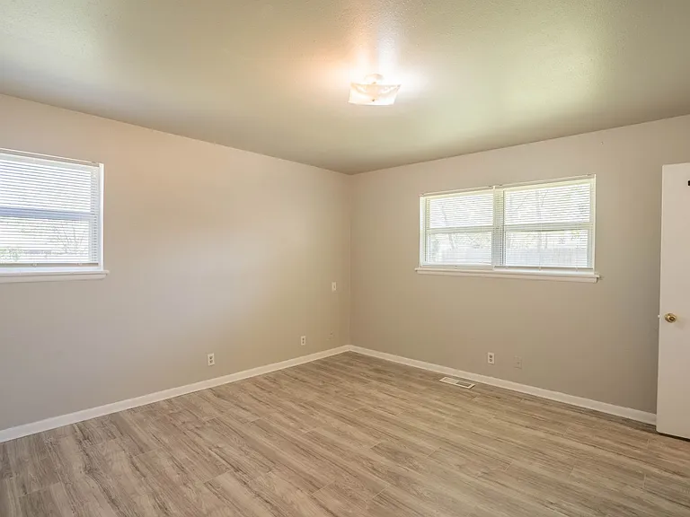 5021 S 85th East Ave — Photo 11