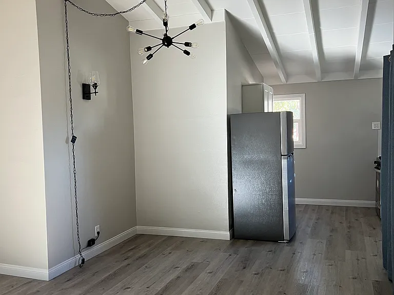 922 W Grand Blvd — Photo 6