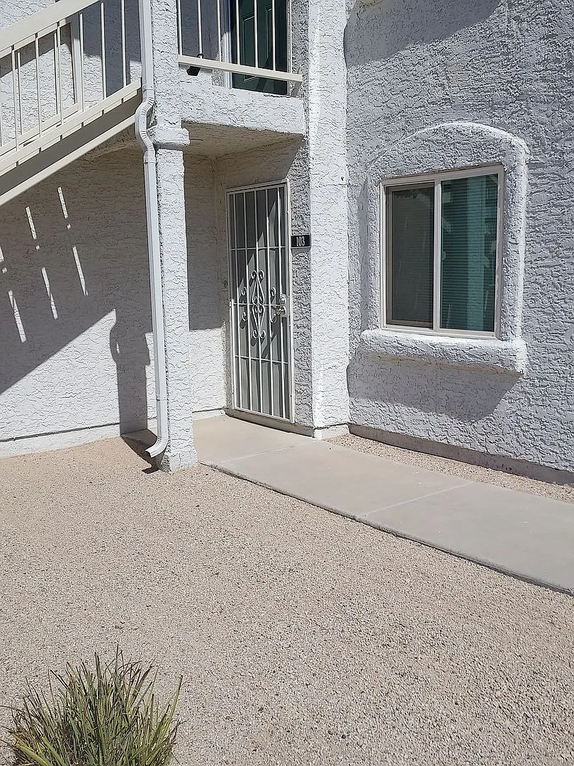 Bottom Floor Seasonal Rental — Photo 1